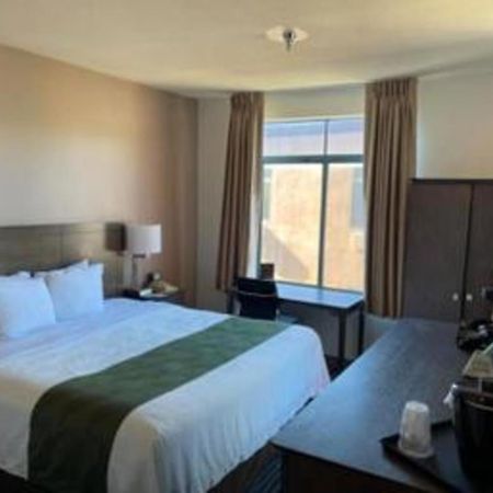 Ramada Suites By Wyndham San Diego Exterior photo