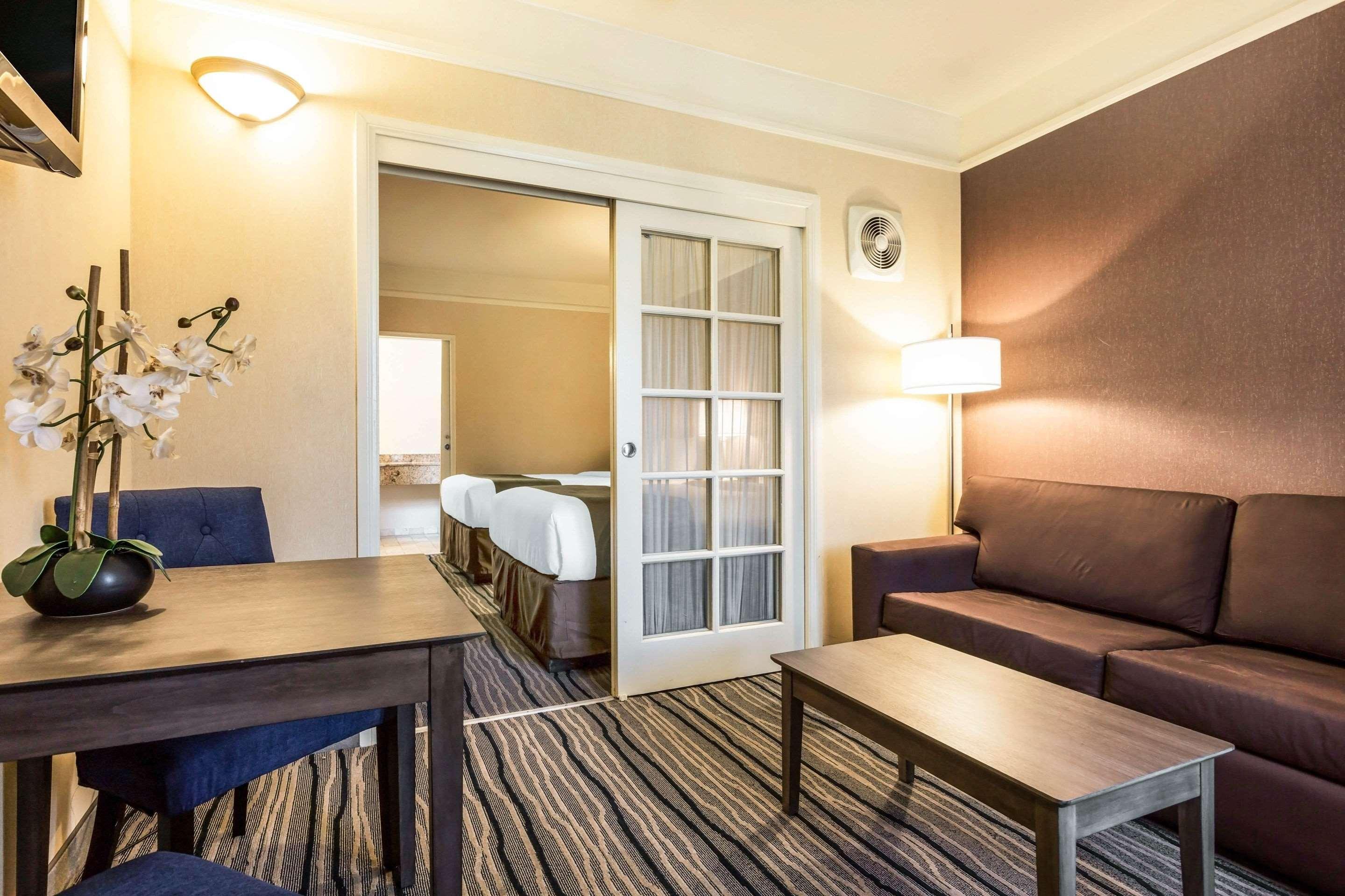 Ramada Suites By Wyndham San Diego Exterior photo