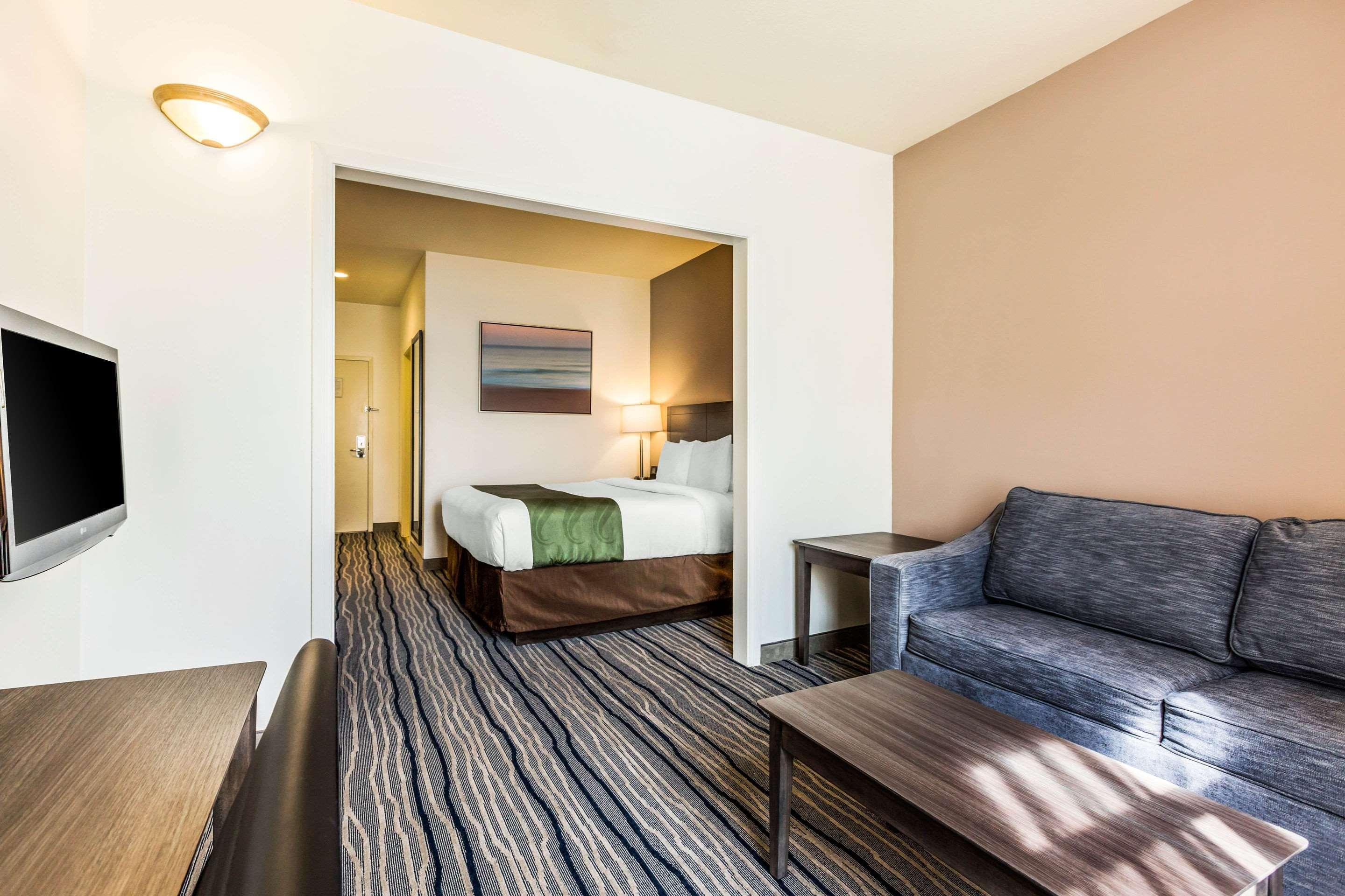 Ramada Suites By Wyndham San Diego Exterior photo