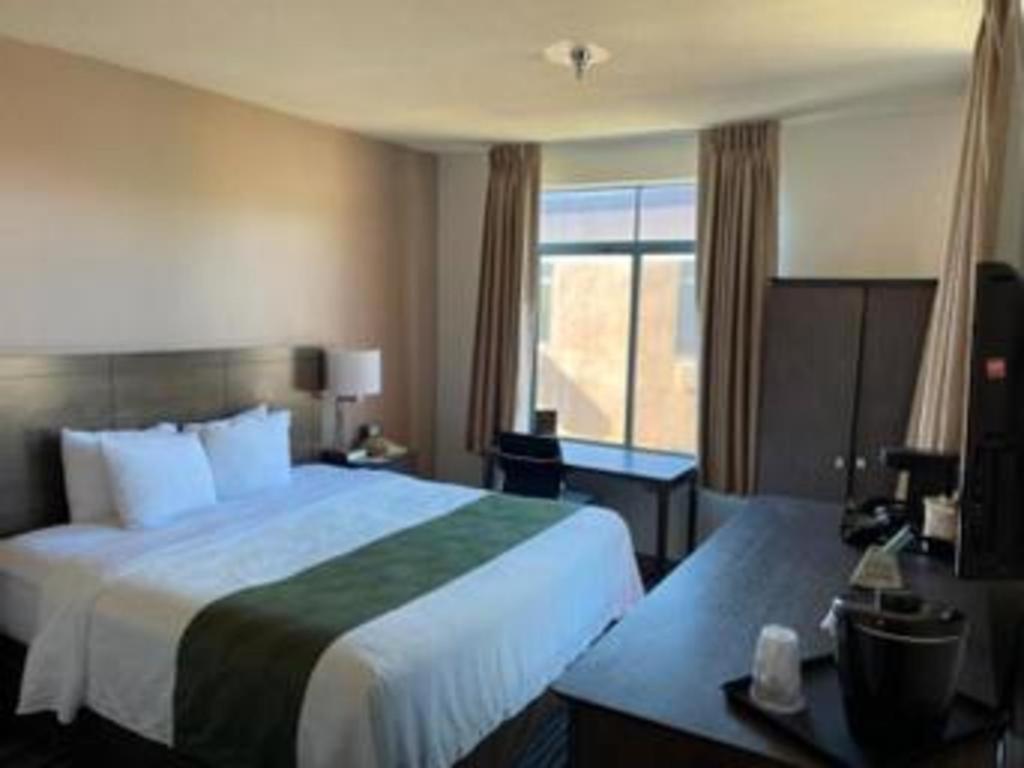 Ramada Suites By Wyndham San Diego Exterior photo