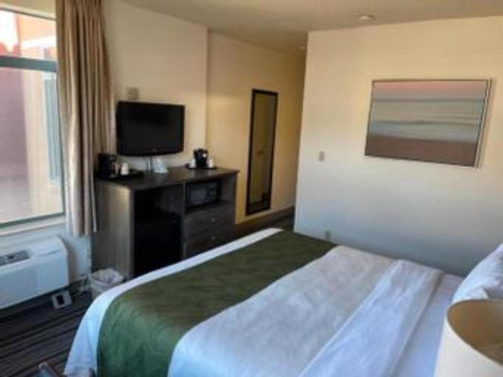 Ramada Suites By Wyndham San Diego Exterior photo