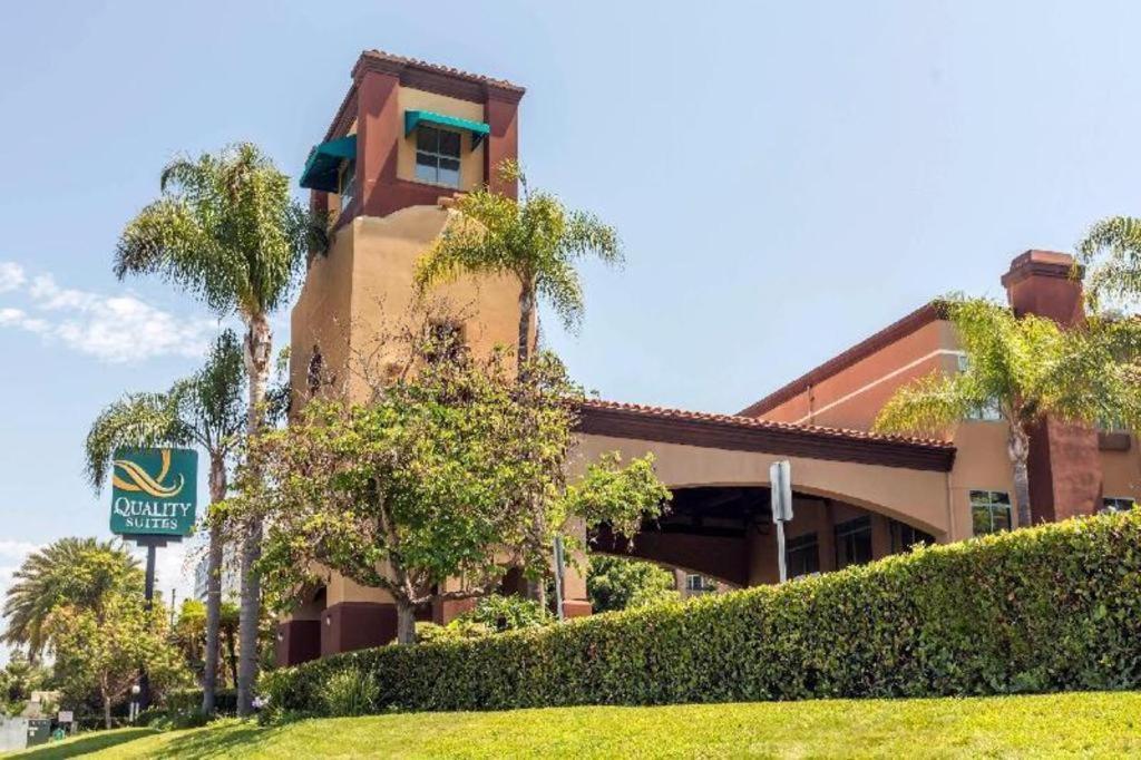 Ramada Suites By Wyndham San Diego Exterior photo