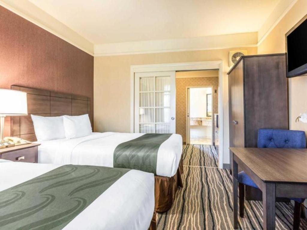 Ramada Suites By Wyndham San Diego Exterior photo