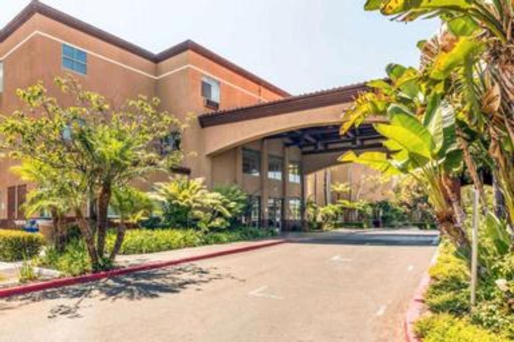 Ramada Suites By Wyndham San Diego Exterior photo